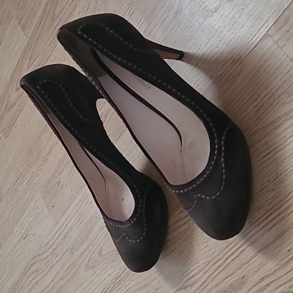 Sued Brown Prada Pumps - Picture 10 of 10